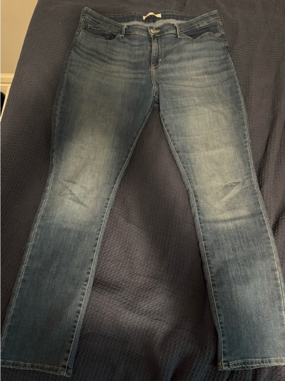 Signature by Levi Strauss Women's Straight-Leg Lightwash Blue Jeans